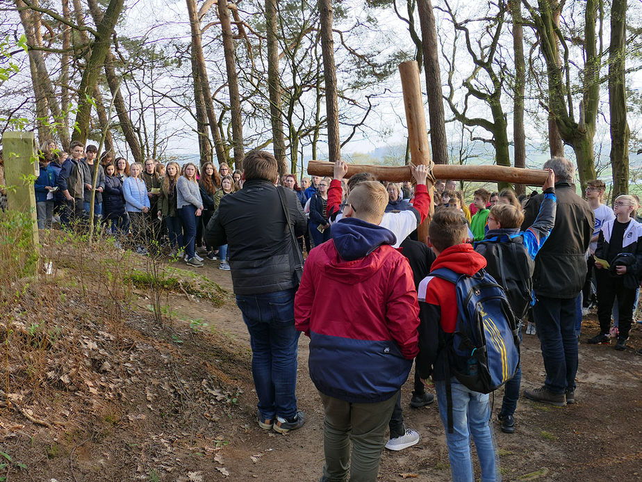 Ökumenischer Jugendkreuzweg in Naumburg (Foto: Karl-Franz Thiede)